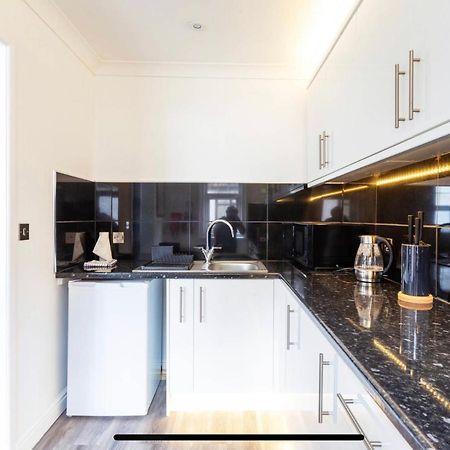Ammonite Luxury Beachfront Apartment 라임레지스 외부 사진