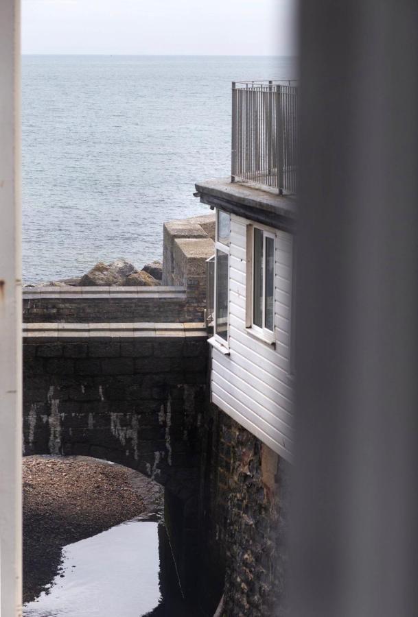 Ammonite Luxury Beachfront Apartment 라임레지스 외부 사진