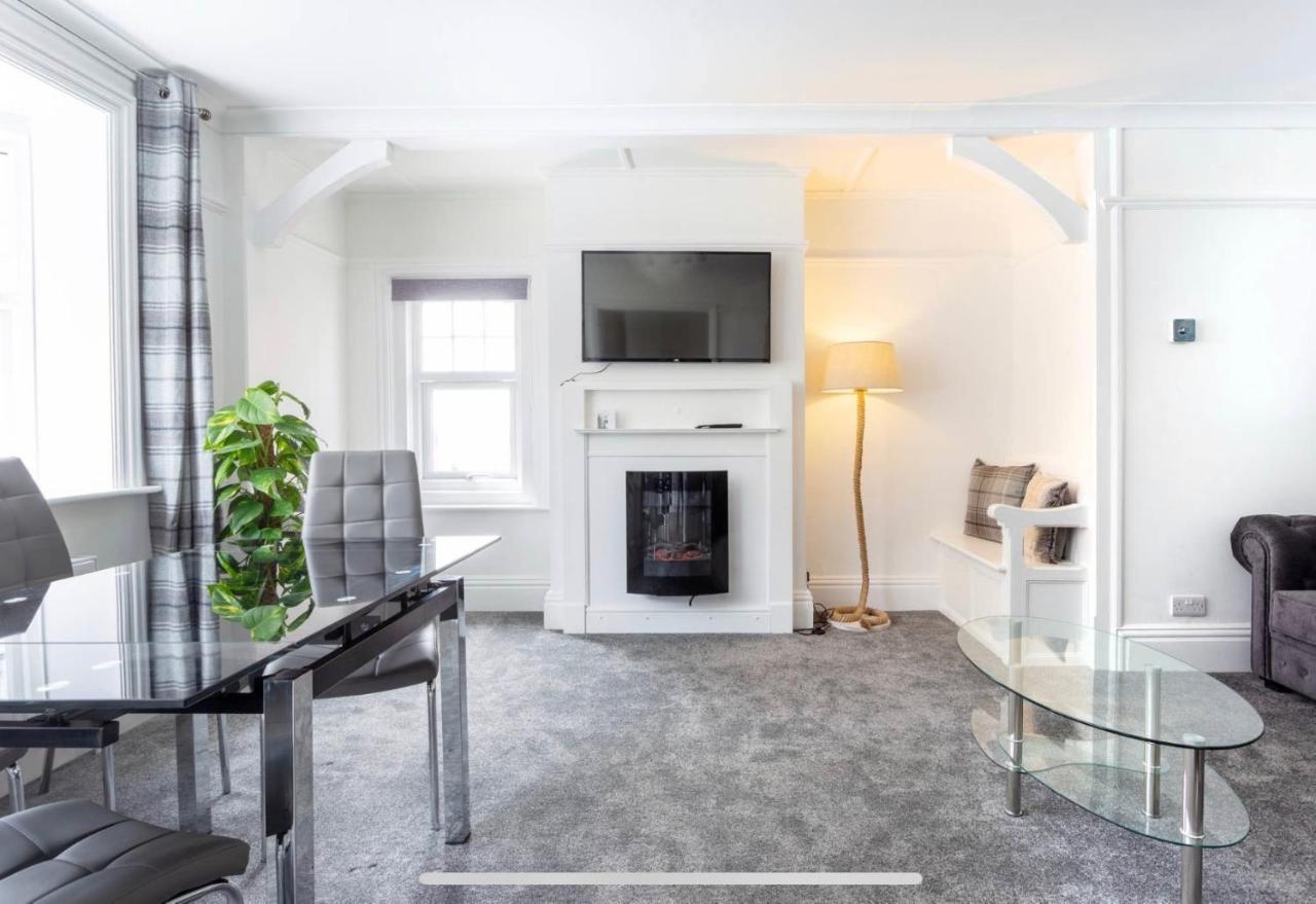 Ammonite Luxury Beachfront Apartment 라임레지스 외부 사진